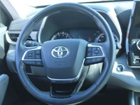 Certified 2020 Toyota Highlander XLE image 12