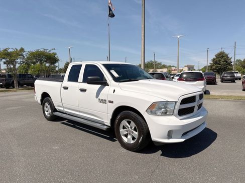 Used 2017 RAM 1500 Express RWD image 1