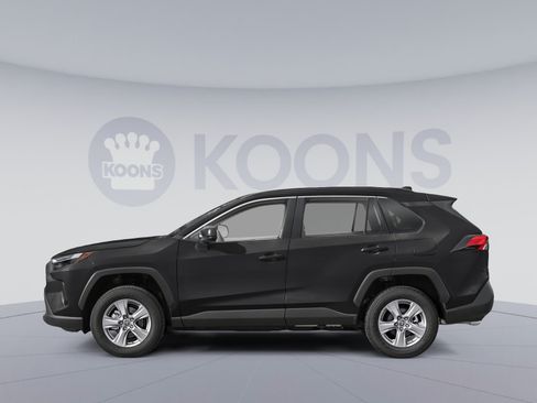 Used 2025 Toyota RAV4 LE AWD/4WD image 4