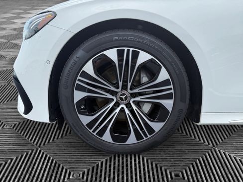 Used 2025 Mercedes-Benz E 350 4MATIC Sedan image 9