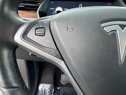 Used 2018 Tesla Model X 75D image 35