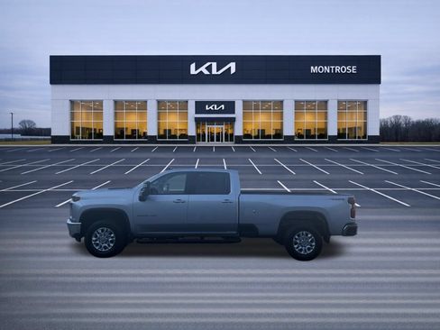 Used 2022 Chevrolet Silverado 2500 LT w/ Snow Plow Prep/Camper Package AWD/4WD image 9