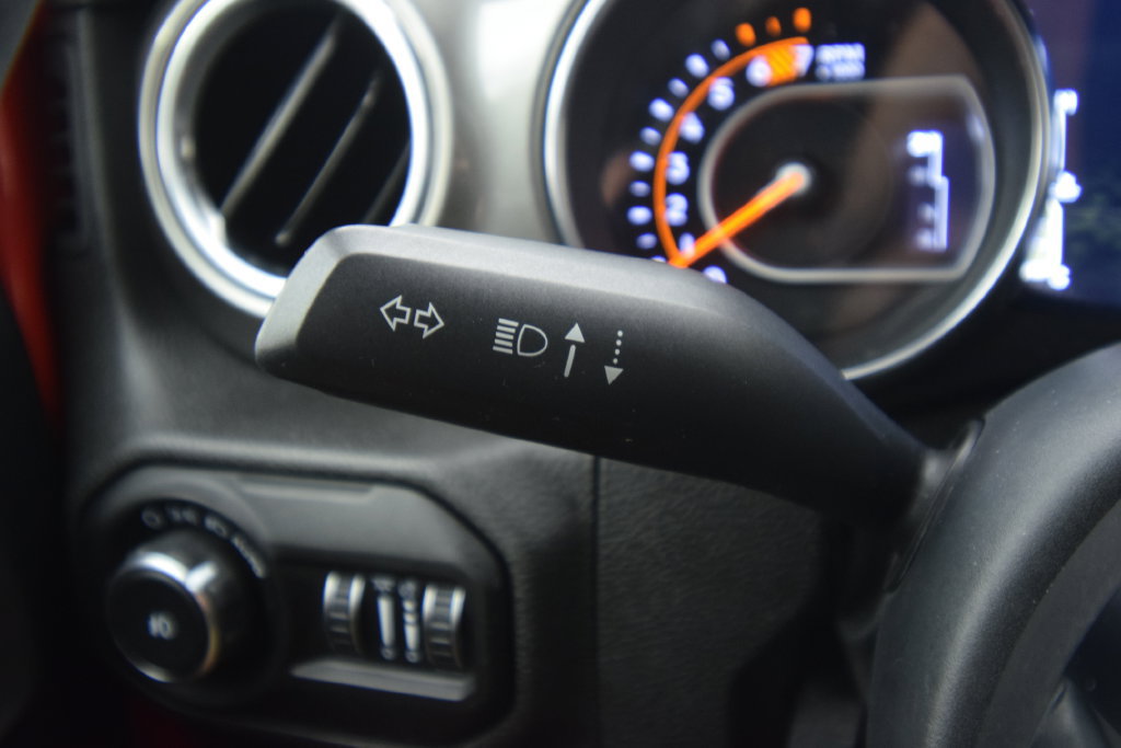 Used 2018 Jeep Wrangler Unlimited Sahara AWD/4WD image 27