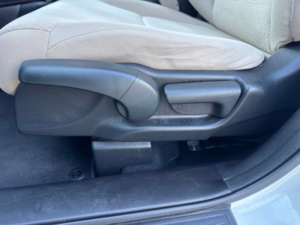 Used 2016 Honda CR-V LX image 14