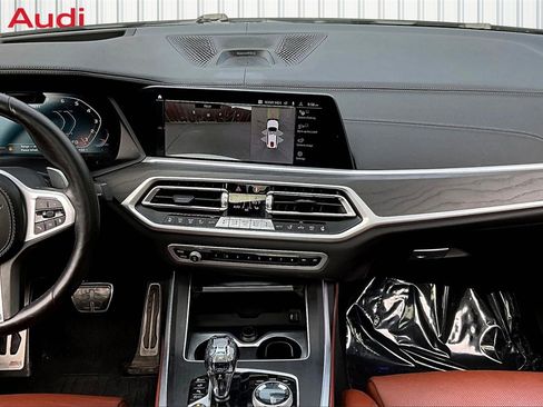 Used 2022 BMW X7 M50i image 9