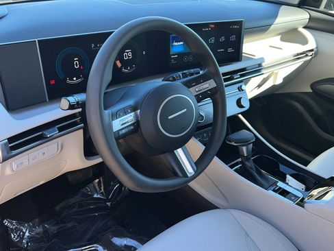 Certified 2025 Hyundai Tucson SEL image 9