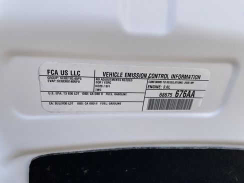 Used 2025 Chrysler Pacifica Limited image 43