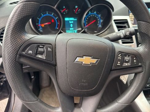 Used 2016 Chevrolet Cruze LT image 18
