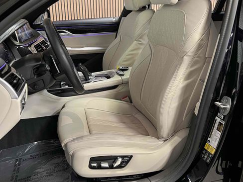 Used 2021 BMW 750i xDrive w/ Executive Package AWD/4WD image 32
