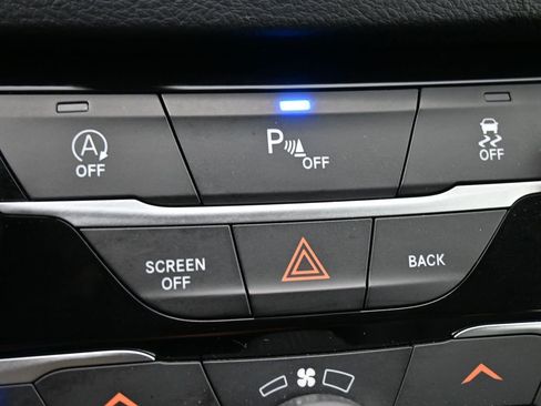 Used 2017 Chrysler Pacifica Touring-L w/ Tire & Wheel Group image 13