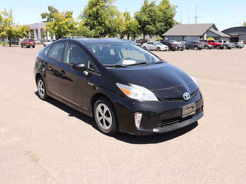 Used 2015 Toyota Prius Two FWD image 3