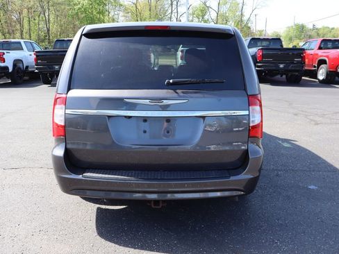 Used 2015 Chrysler Town & Country S w/ Driver Convenience Group FWD image 36