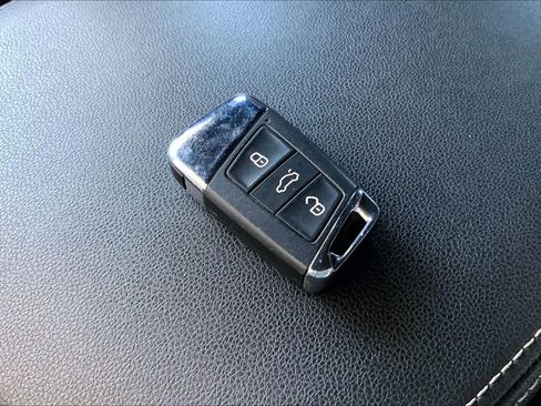 Used 2023 Volkswagen Atlas Cross Sport SE image 30