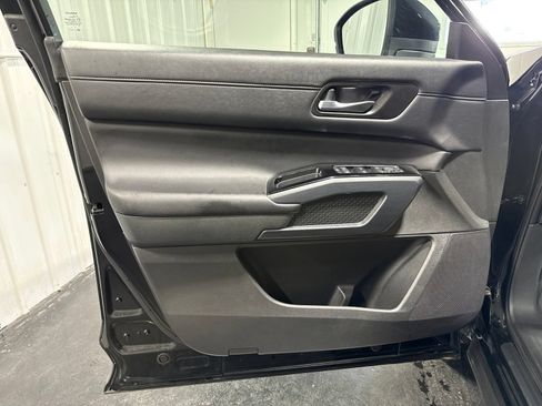 Used 2025 Nissan Pathfinder SL AWD/4WD image 23
