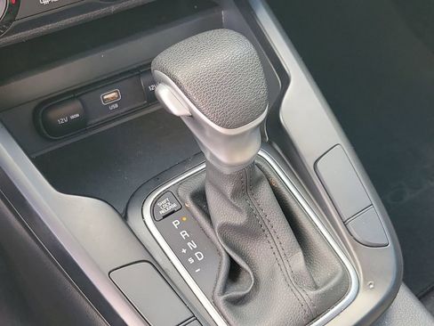 Used 2025 Kia Soul LX w/ LX Technology Package FWD image 25