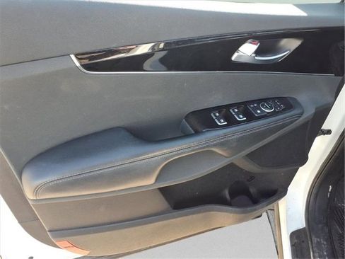 Used 2018 Kia Sorento EX image 21