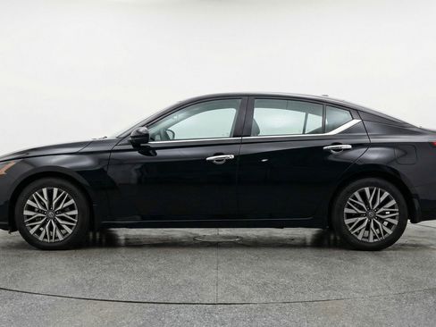 Used 2025 Nissan Altima 2.5 SV image 5