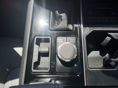 Used 2025 Toyota Tundra Limited AWD/4WD image 23