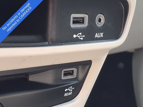 Used 2019 Chrysler Pacifica Limited w/ Advanced Safetytec Group FWD image 28