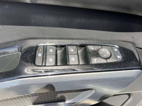 Used 2024 Nissan Pathfinder SL AWD/4WD image 17