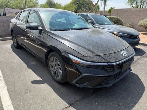 Used 2024 Hyundai Elantra SEL FWD image 5