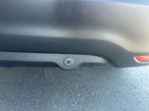 Used 2021 Nissan Rogue Sport S image 19