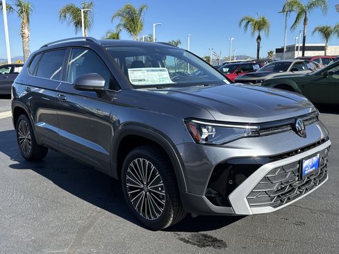 New 2025 Volkswagen Taos SE image 2