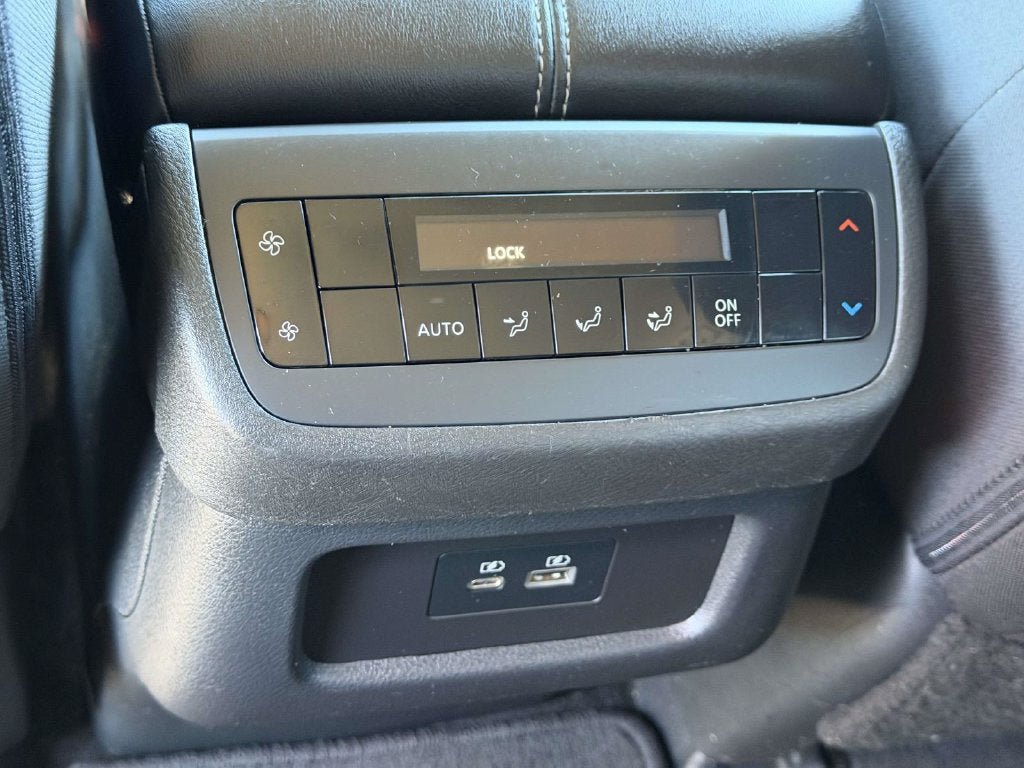 Used 2024 Nissan Pathfinder SV AWD/4WD image 13
