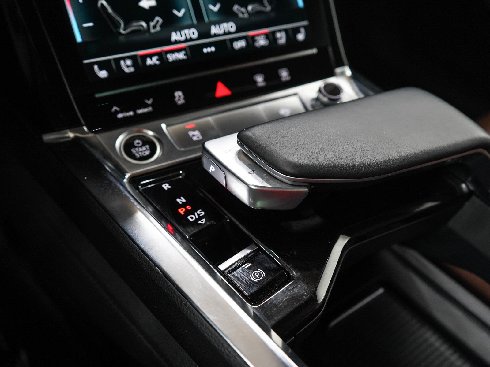 Used 2024 Audi Q8 e-tron Premium Plus AWD/4WD image 24