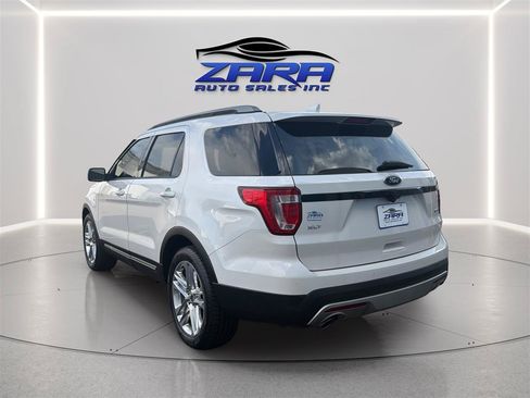 Used 2017 Ford Explorer XLT w/ Equipment Group 202A FWD image 5