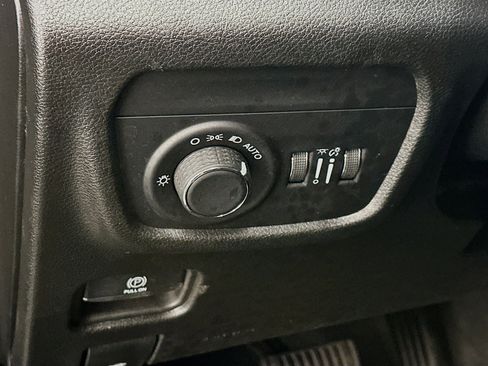 Used 2023 Jeep Grand Cherokee L Laredo image 17