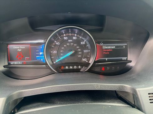 Used 2018 Ford Explorer XLT w/ Equipment Group 202A AWD/4WD image 18