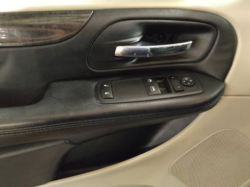 Used 2016 Dodge Grand Caravan American Value Package image 27