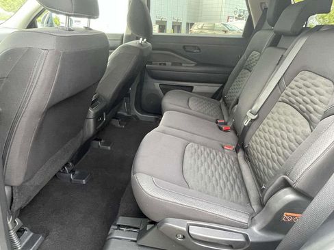 Used 2024 Nissan Pathfinder S image 12