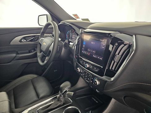 Used 2023 Chevrolet Traverse LT w/ LT Premium Package FWD image 11