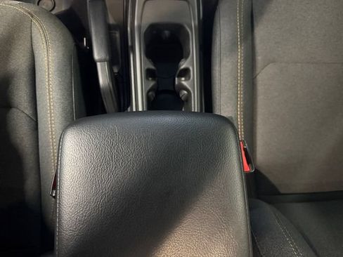 Used 2025 Jeep Gladiator Sport AWD/4WD image 16