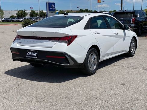New 2026 Hyundai Elantra SE FWD image 7