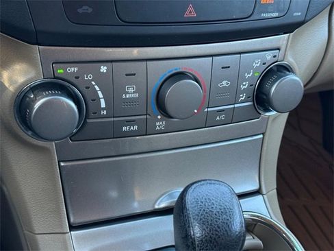 Used 2012 Toyota Highlander 4WD image 18