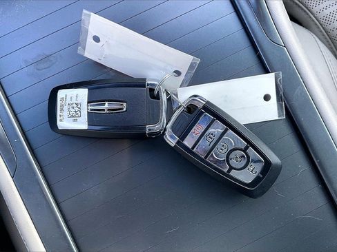 Used 2024 Lincoln Nautilus Reserve w/ Equipment Group 203A image 9