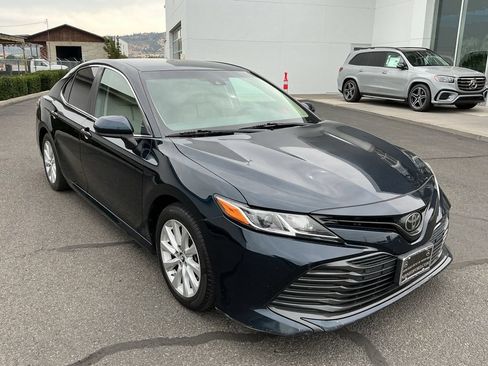 Used 2018 Toyota Camry LE FWD image 6