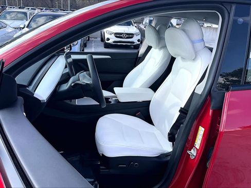 Used 2022 Tesla Model Y Performance image 8