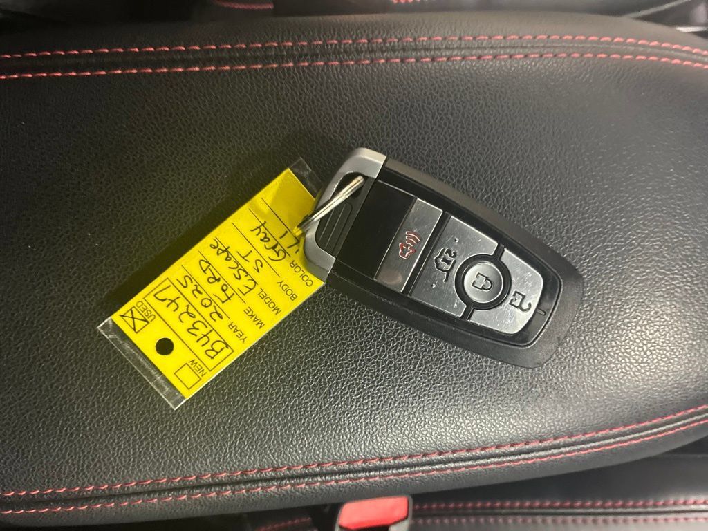Used 2025 Ford Escape ST-Line FWD image 17