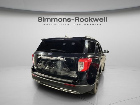 Used 2023 Ford Explorer XLT image 9