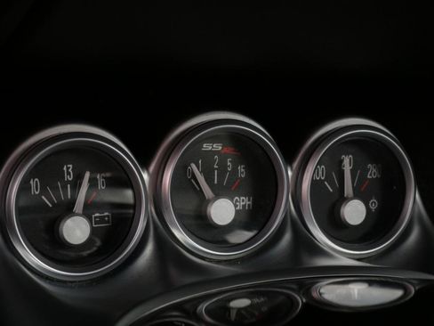 Used 2004 Chevrolet SSR w/ Preferred Equipment Group RWD image 39