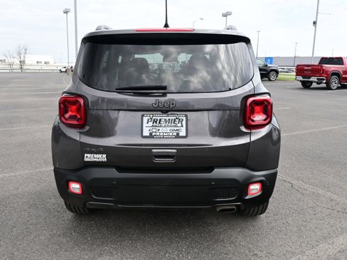 Used 2021 Jeep Renegade Latitude w/ Luxury Group II image 7