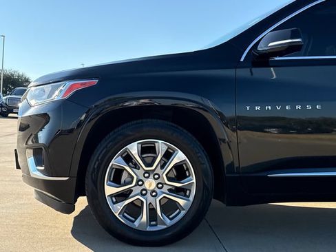 Used 2019 Chevrolet Traverse Premier w/ Driver Confidence II Package FWD image 5