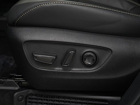 Used 2025 Toyota Sienna Limited image 31