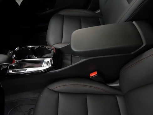 Used 2025 Chevrolet Trax RS w/ Sunroof Package image 17