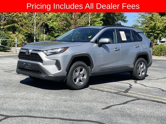Used 2025 Toyota RAV4 XLE AWD/4WD image 1