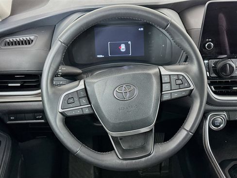 Used 2025 Toyota Grand Highlander AWD image 18